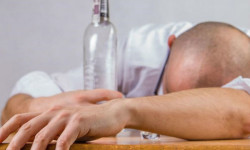 Симптомы алкогольной комы и неотложная помощь