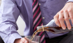 Бытовое пьянство и алкоголизм: есть ли различия?